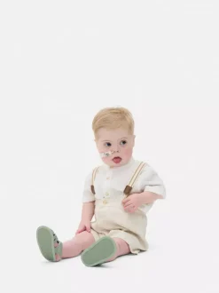 T-shirt i szorty z szelkami, komplet