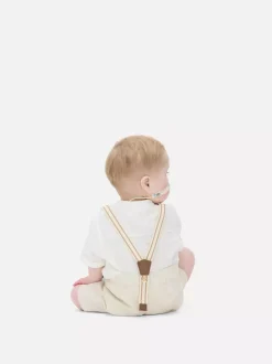 T-shirt i szorty z szelkami, komplet