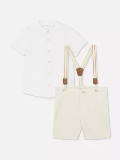 T-shirt i szorty z szelkami, komplet