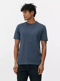 T-shirt o kroju slim