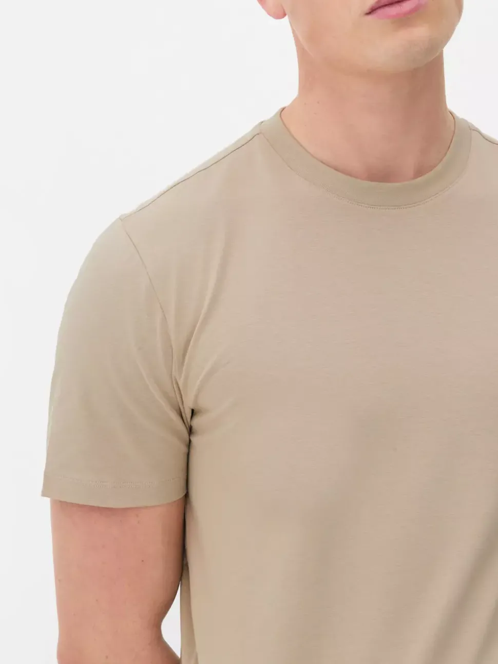 T-shirt o kroju slim fit w jednolitym kolorze