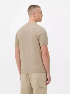 T-shirt o kroju slim fit w jednolitym kolorze