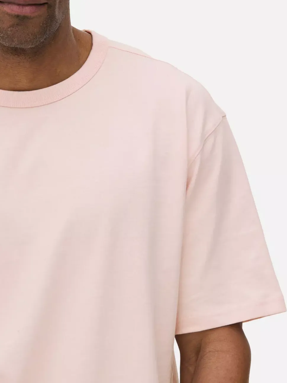 T-shirt o luźnym kroju