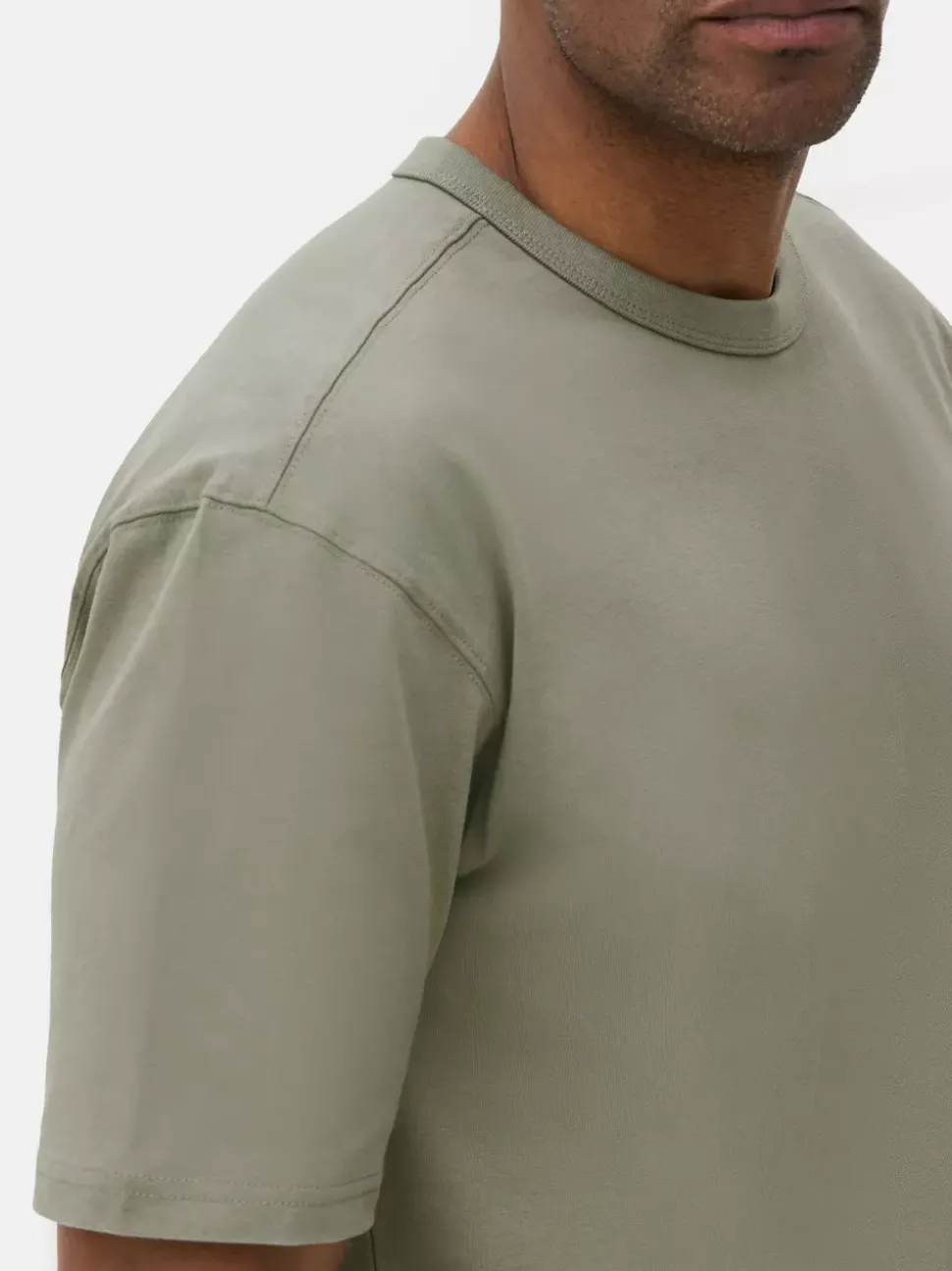 T-shirt o luźnym kroju