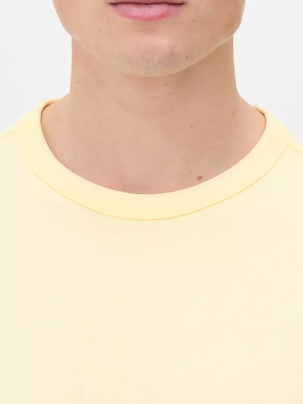 T-shirt o luźnym kroju