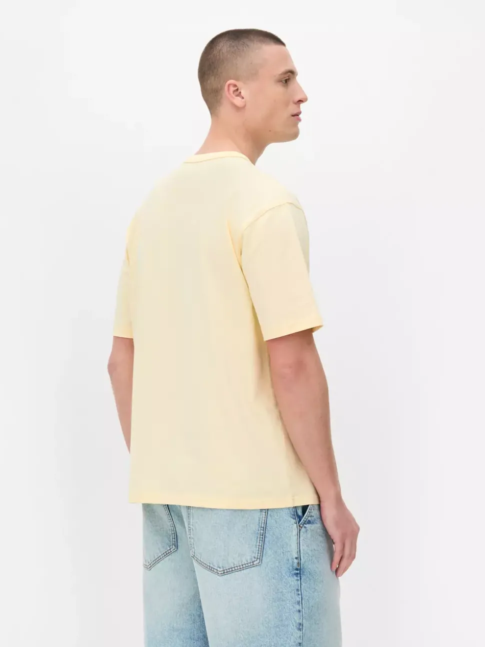 T-shirt o luźnym kroju