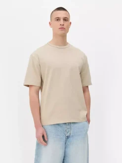 T-shirt o luźnym kroju