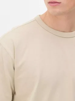 T-shirt o luźnym kroju