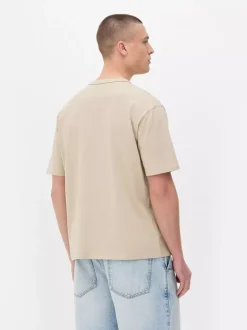 T-shirt o luźnym kroju