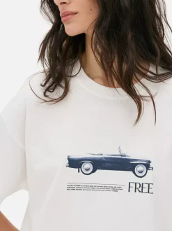 T-shirt oversize w stylu boyfriend z motywem auta