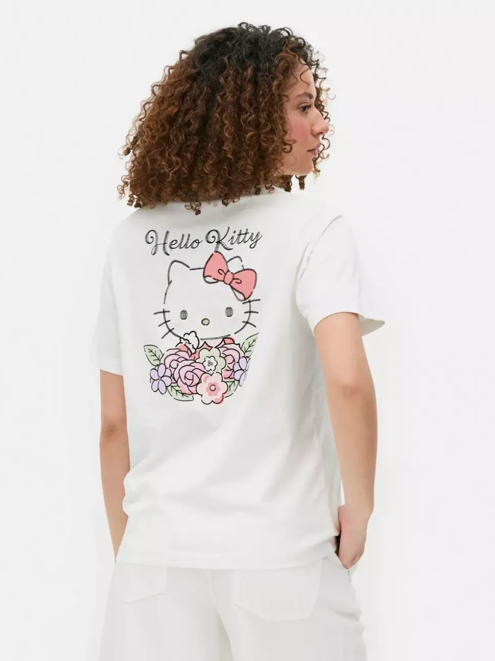 T-shirt w kwiaty z motywem Hello Kitty