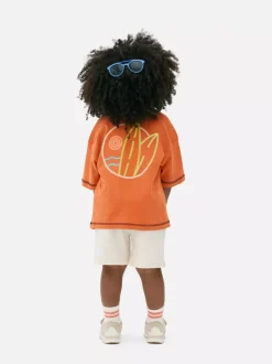 T-shirt z haftowaną grafiką i kontrastowymi szwami