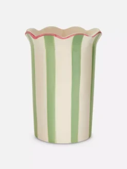Wazon w paski z muszelkowym wykończeniem