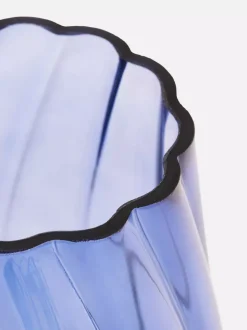 Wazon z falowanego szkła