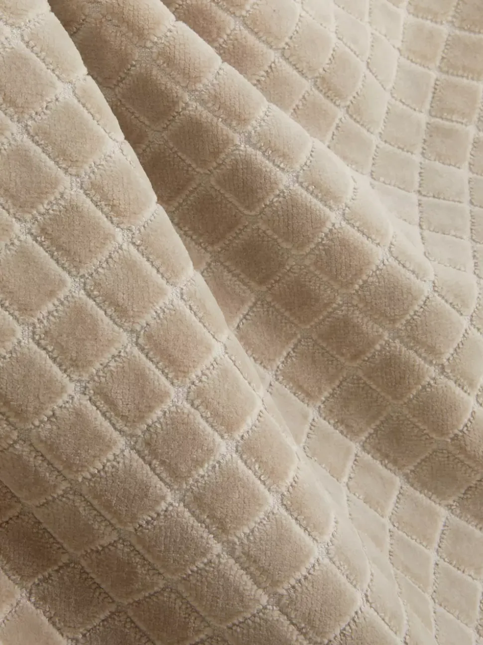 Welurowy ręcznik kąpielowy ze wzorem w romby