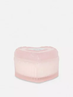 Świeca w pojemniku w kształcie serca