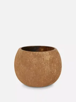 Świeca w sztucznej skorupce z kokosa