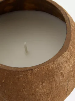 Świeca w sztucznej skorupce z kokosa