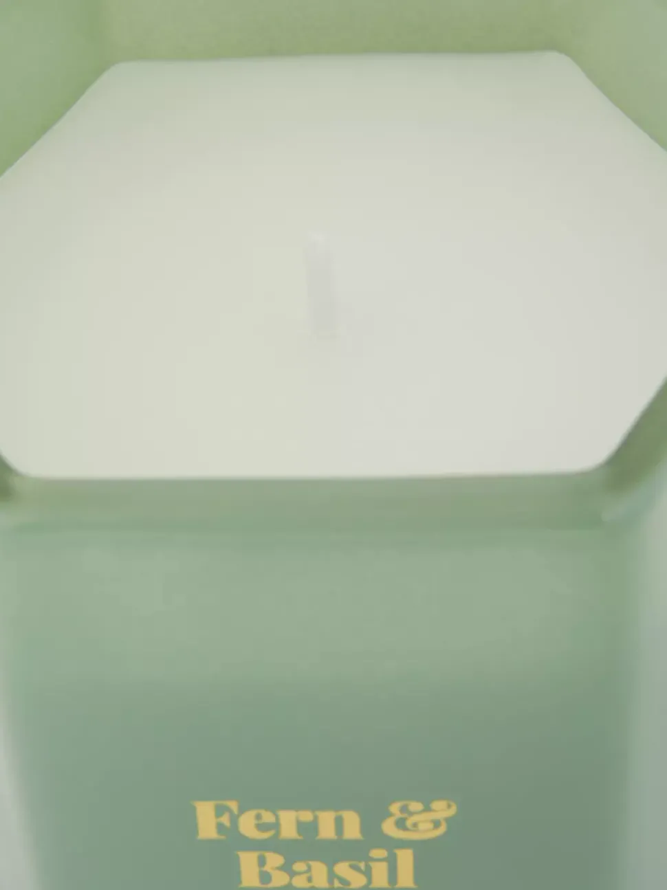 Świeca wotywna w sześciokątnym pojemniku