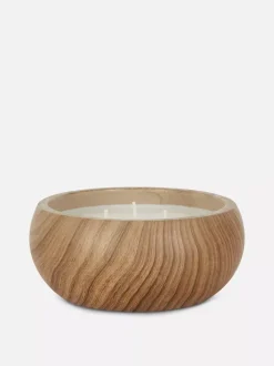 Świeca z trzema knotami w drewnianym pojemniku