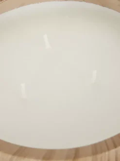 Świeca z trzema knotami w drewnianym pojemniku