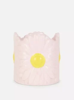 Świeca z wytłoczonym kwiatowym wzorem