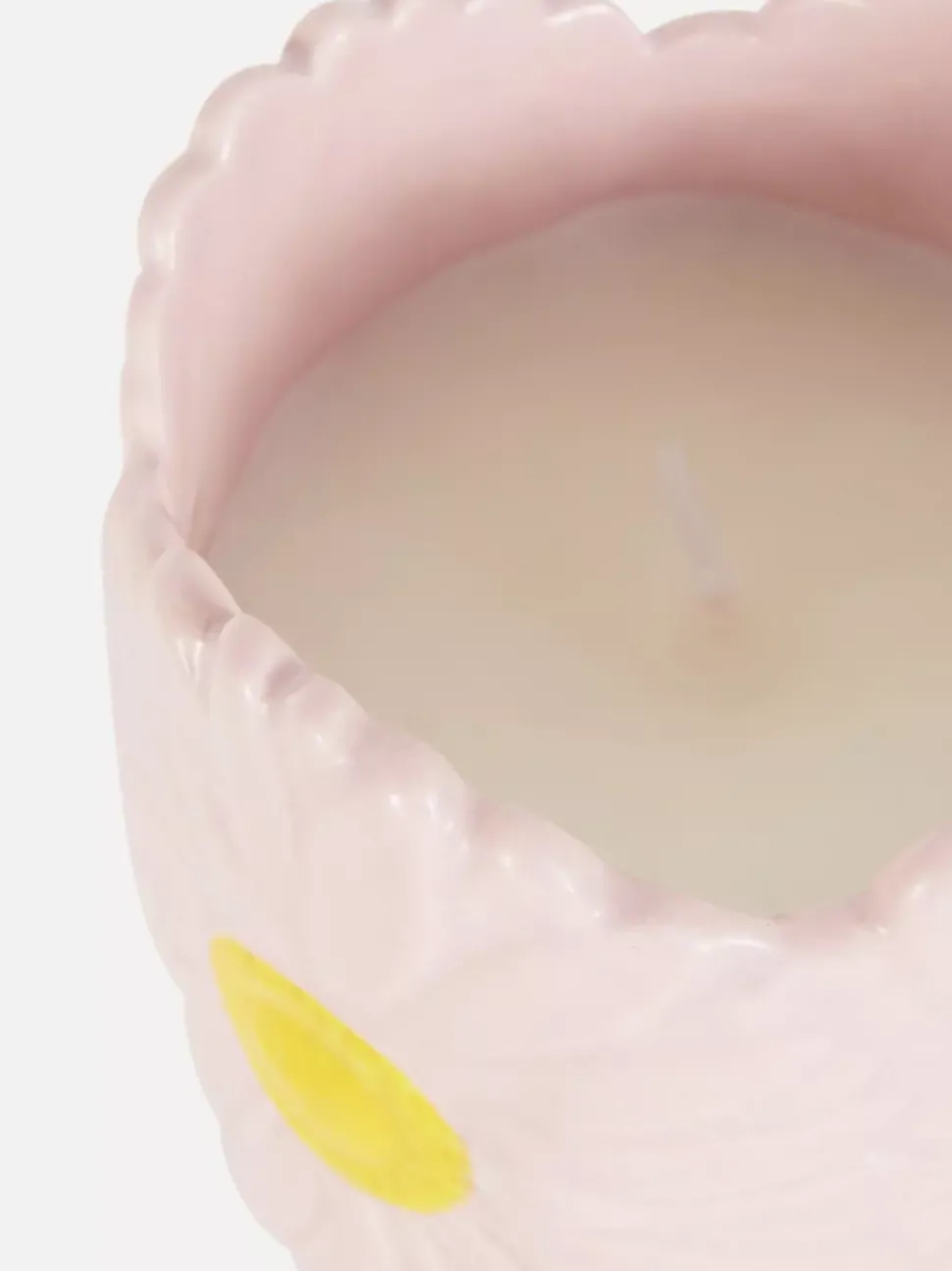 Świeca z wytłoczonym kwiatowym wzorem