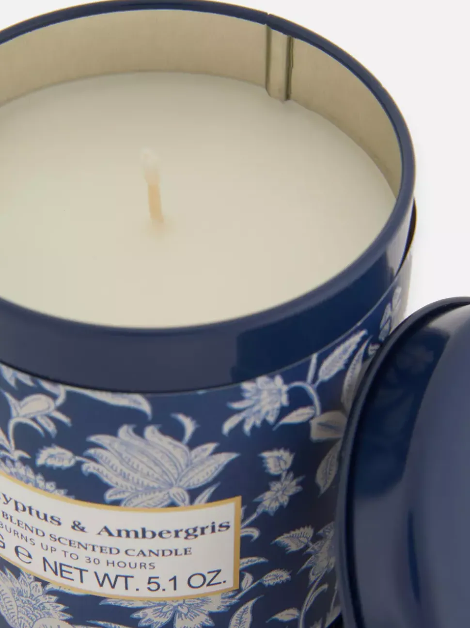 Świeca zapachowa w słoiczku z kwiatowym wzorem