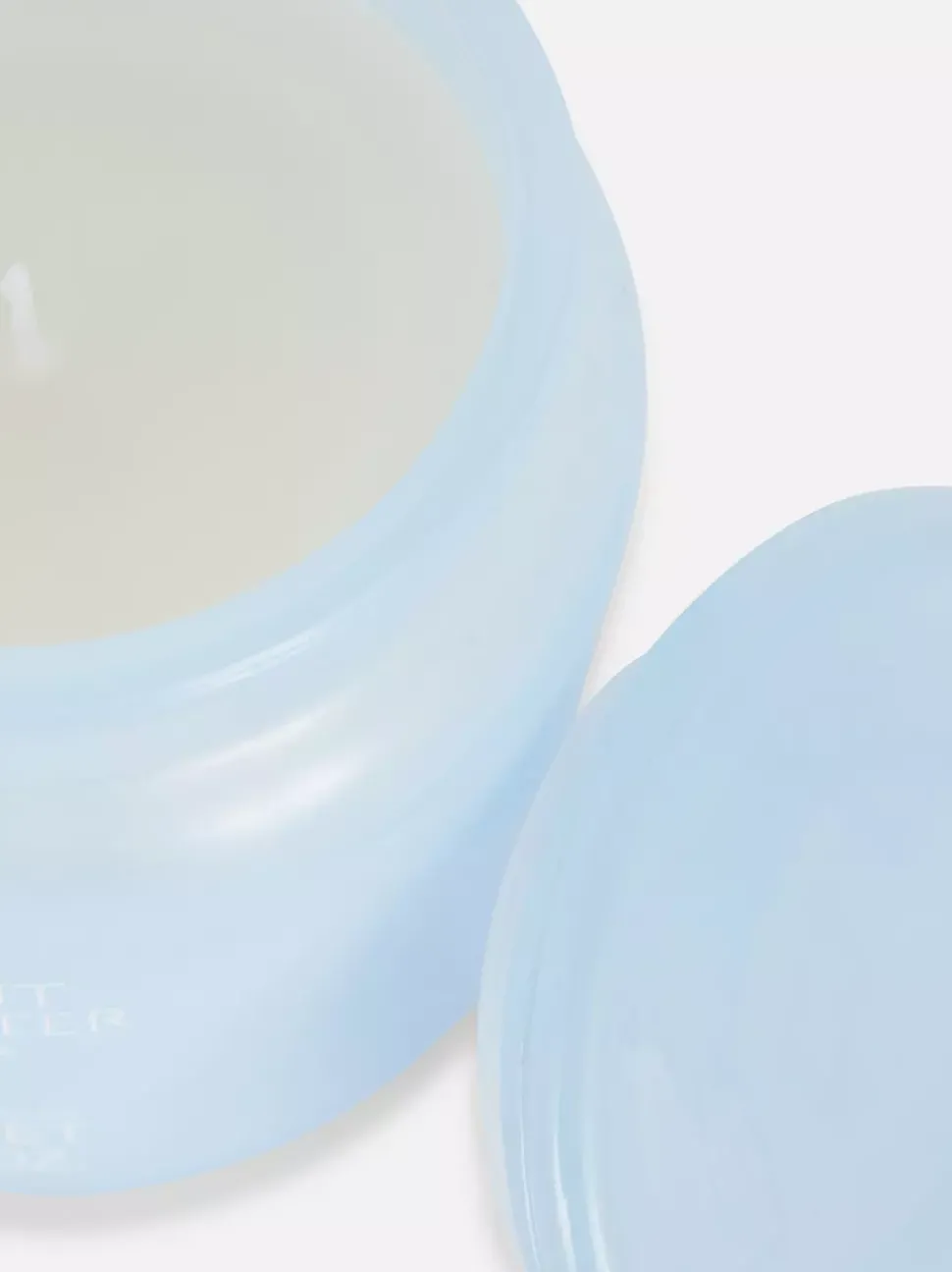 Świeca zapachowa w słoiku z pokrywką