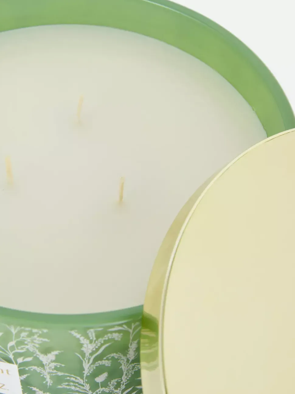 Świeca zapachowa z trzema knotami w jesiennym słoiku