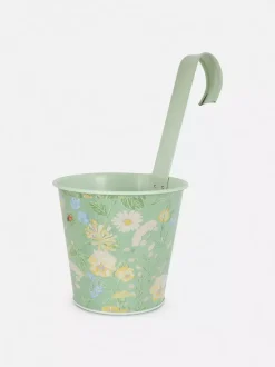 Wisząca metalowa doniczka ze wzorem w kwiaty