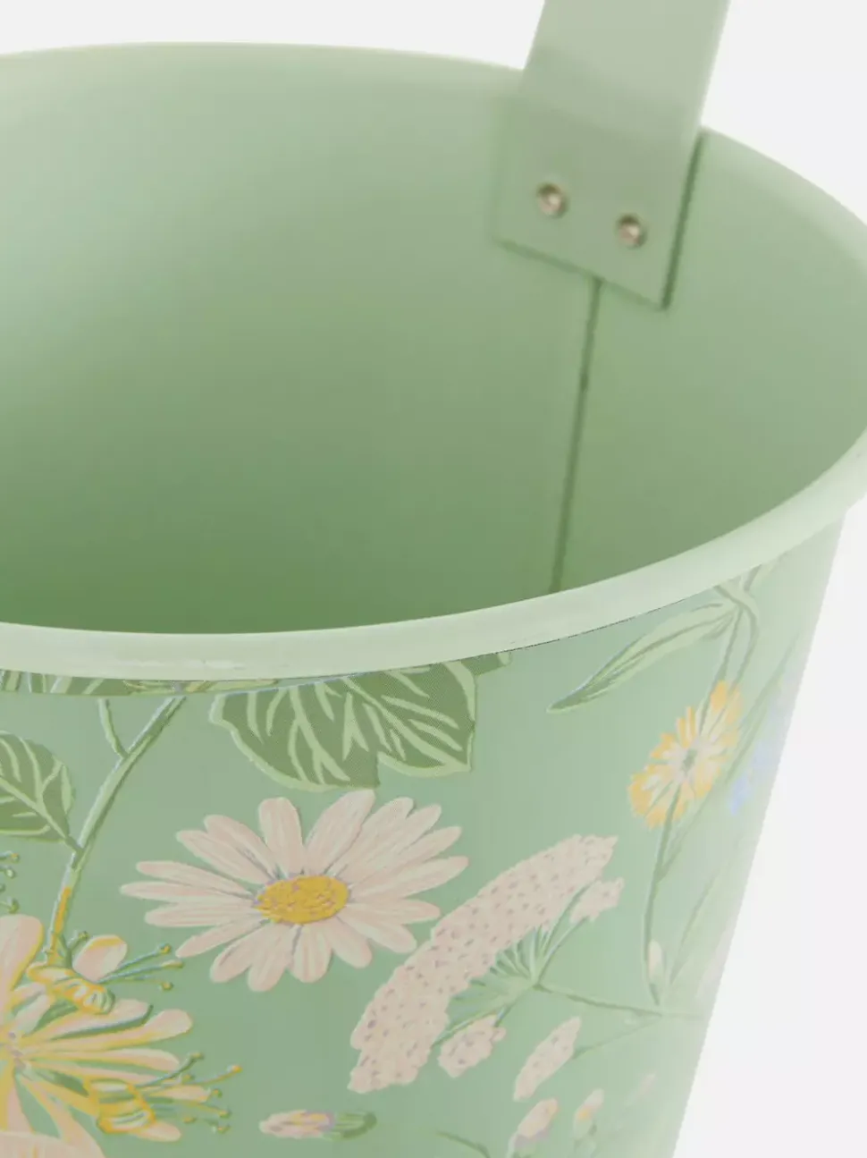 Wisząca metalowa doniczka ze wzorem w kwiaty