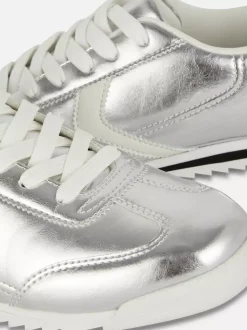 Wąskie buty sportowe retro