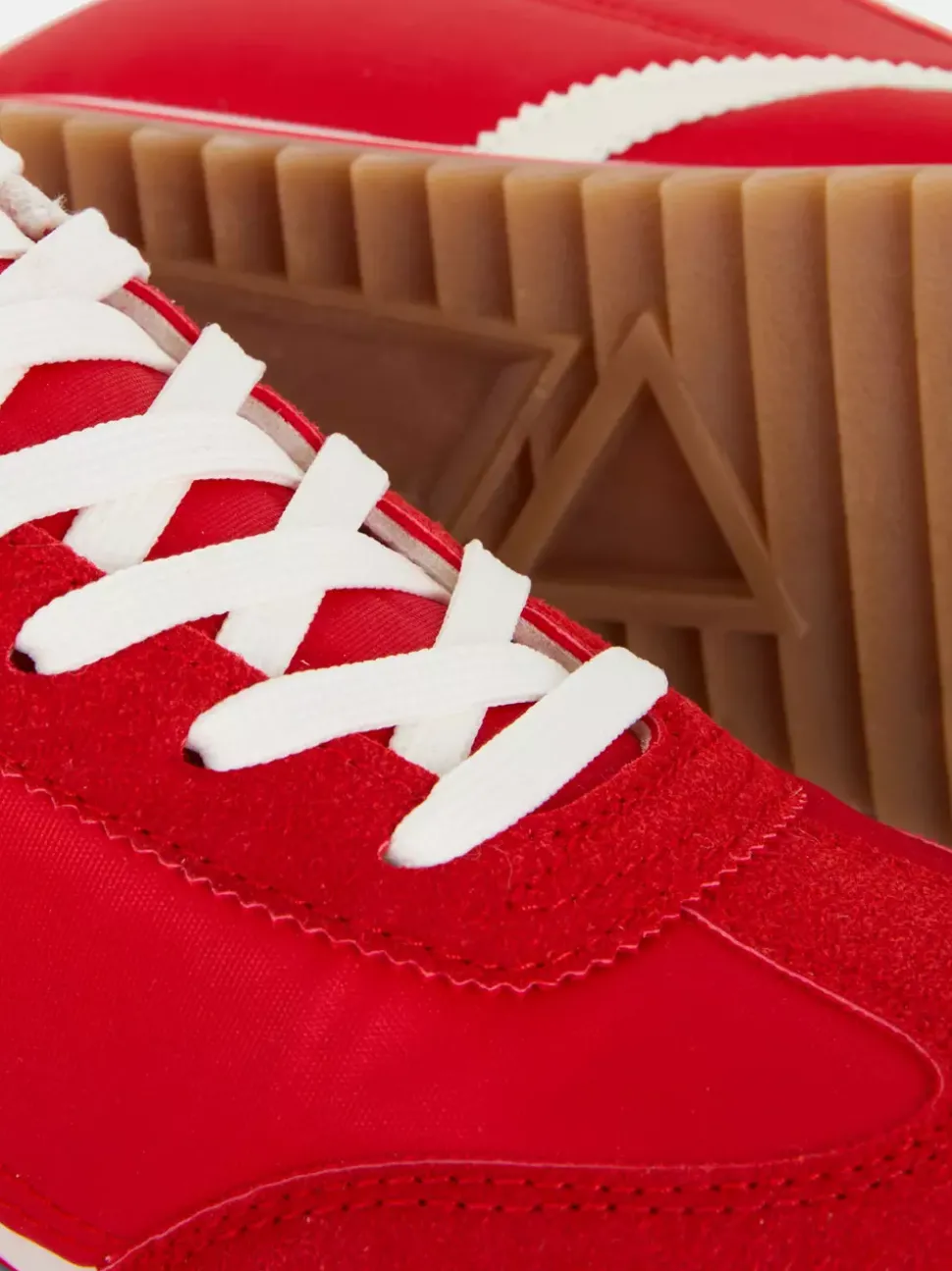 Wąskie trampki w stylu retro