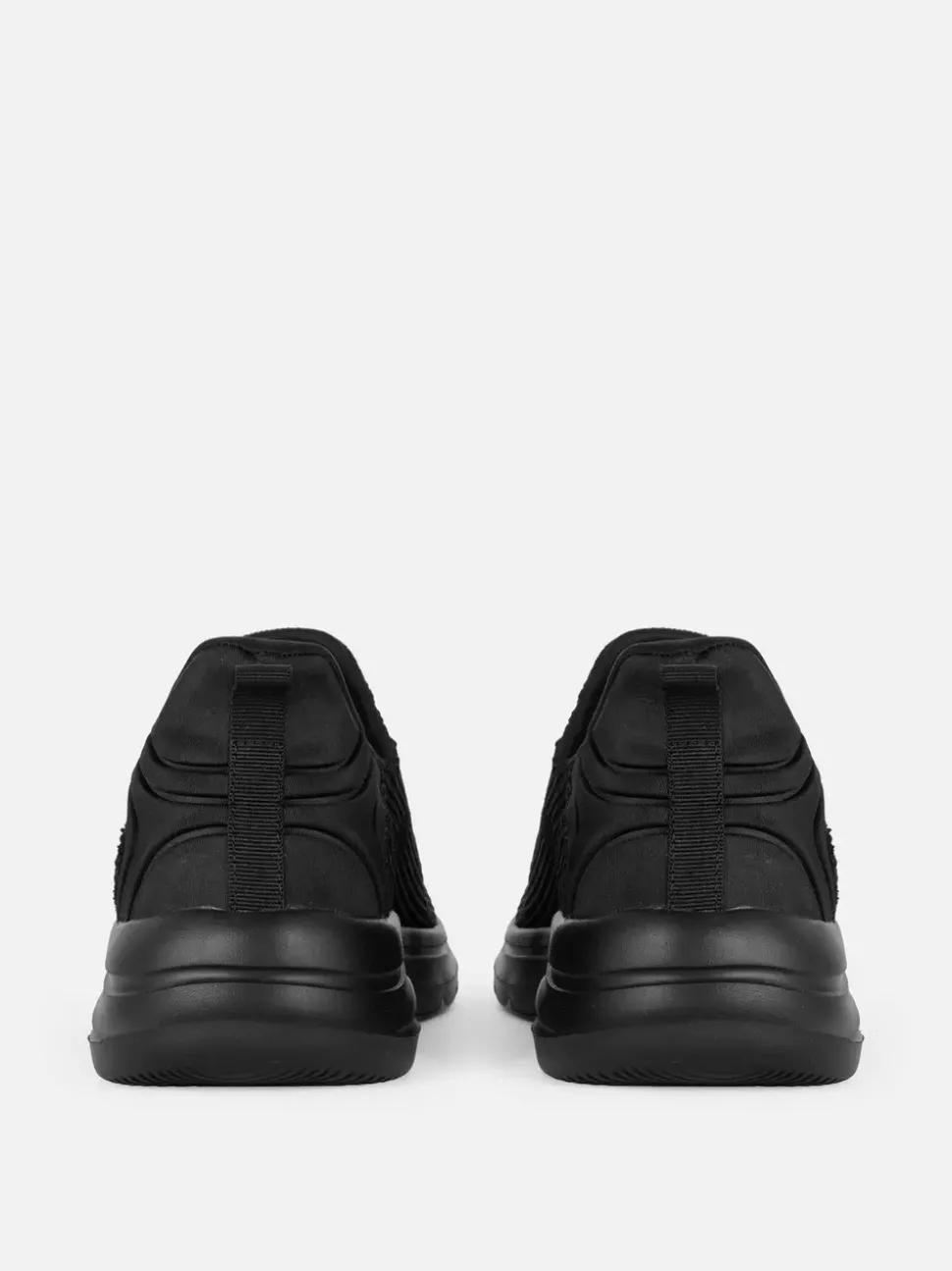 Wsuwane buty sportowe z siateczki