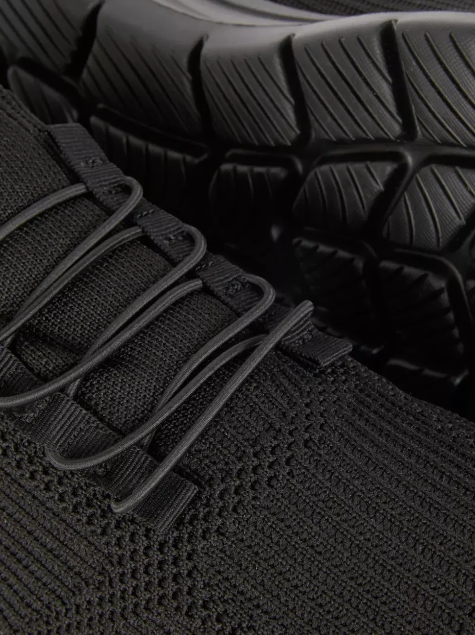 Wsuwane buty sportowe z siateczki