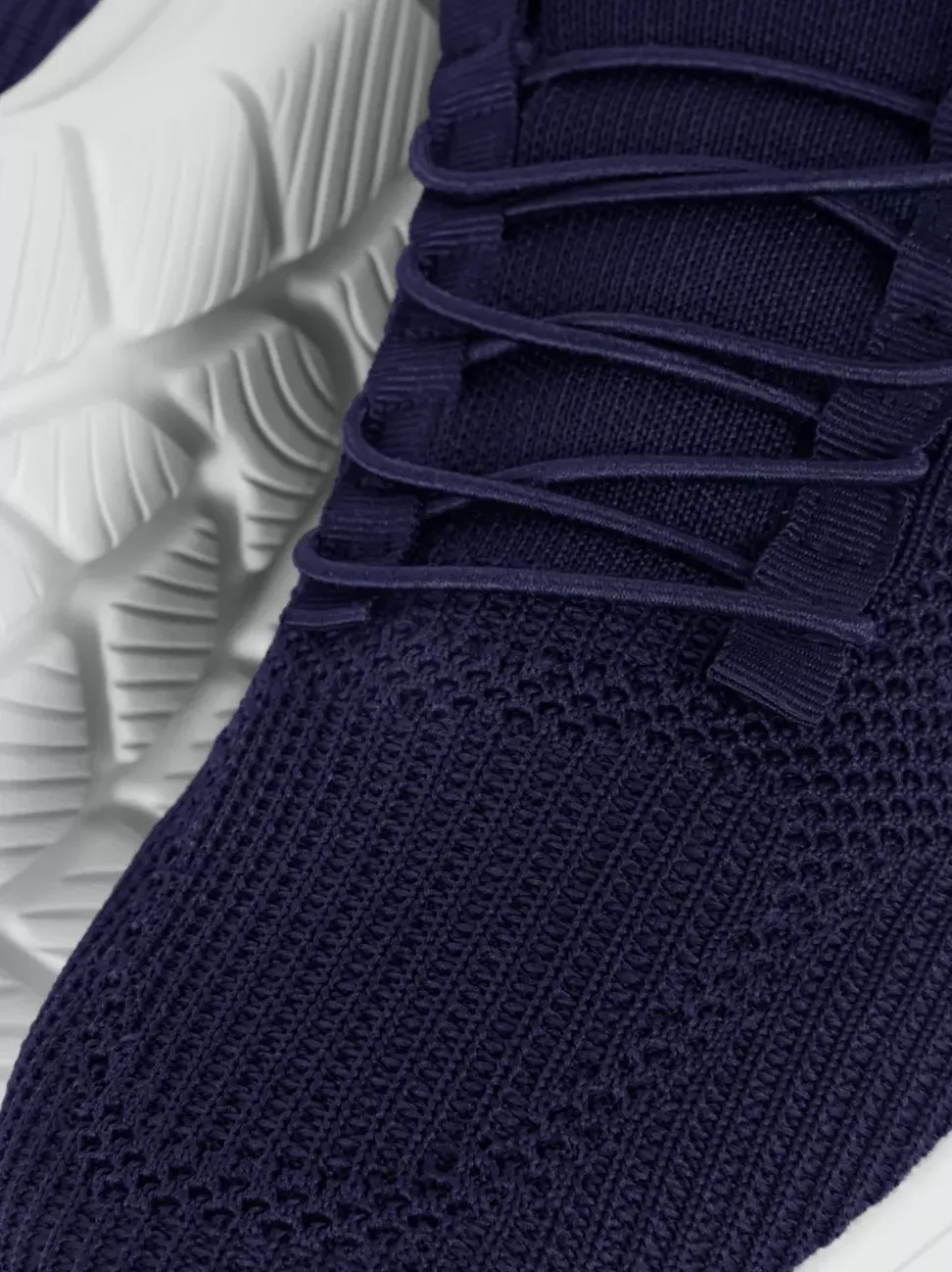 Wsuwane buty sportowe z siateczki