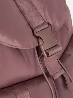 Wyściełany plecak z wieloma kieszeniami