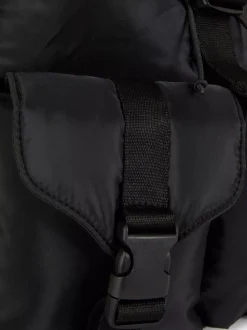 Wyściełany plecak z wieloma kieszeniami