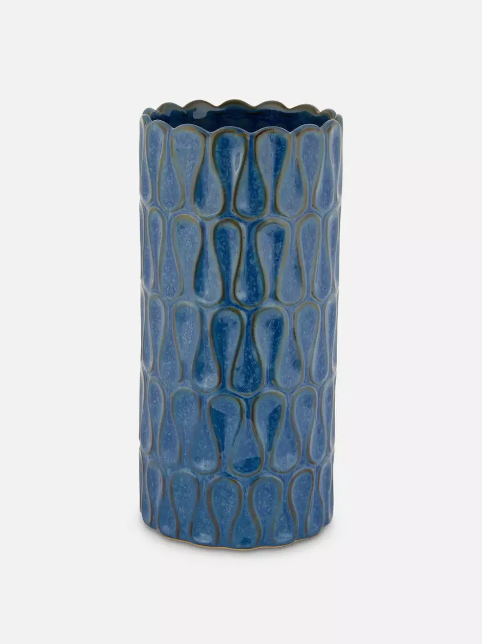 Wysoki wazon o pofalowanej fakturze