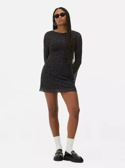 Wzorzysta siateczkowa sukienka mini z dżerseju