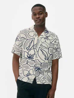 Zapinana na guziki koszula w kwiaty