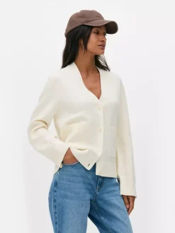 Zapinany na guziki sweter rozpinany z dekoltem w serek