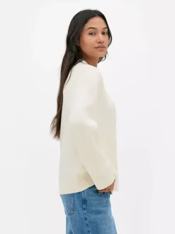 Zapinany na guziki sweter rozpinany z dekoltem w serek