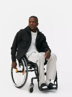 Zapinany na zamek płaszcz przeciwdeszczowy z kapturem