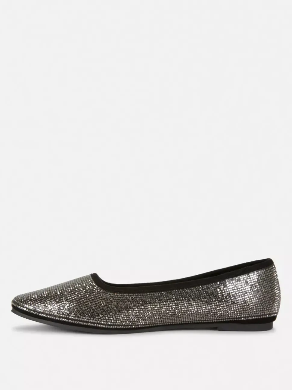 Zdobione szerokie baleriny z kwadratowym noskiem