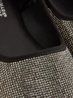 Zdobione szerokie baleriny z kwadratowym noskiem