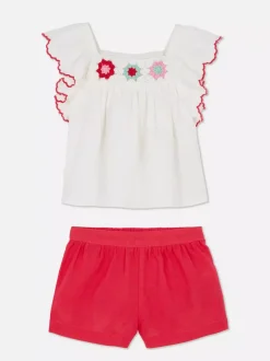 Zestaw z szydełkową bluzką i szortami