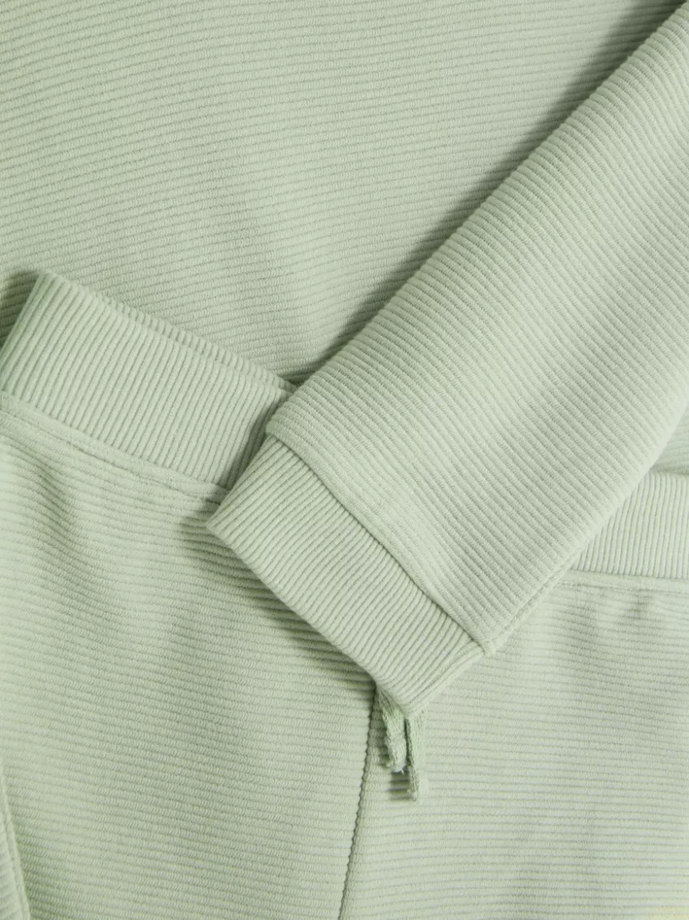 Zestaw z teksturowaną bluzą i spodniami dresowymi